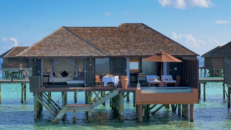 Malediven-South-Ari-Atoll-Lily-Beach-deluxe-water-villa