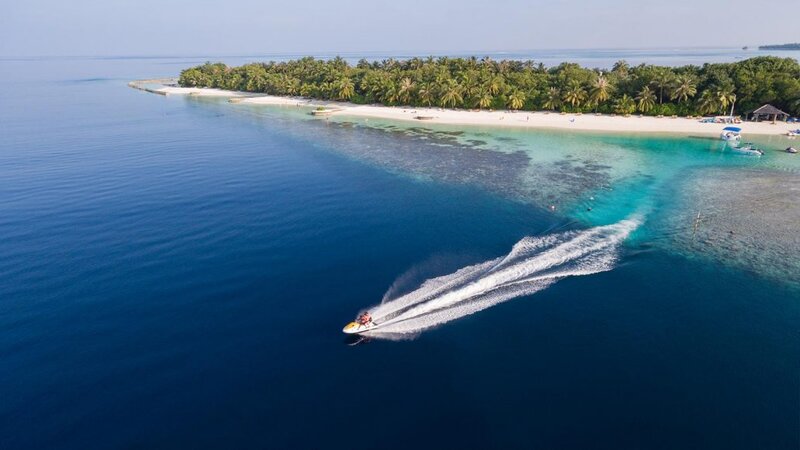 Malediven-South-Ari-Atoll-Lily-Beach-jetski