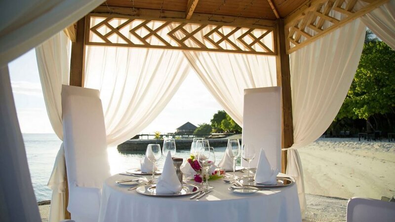 Malediven-South-Ari-Atoll-Lily-Beach-makanaa-private-dinner