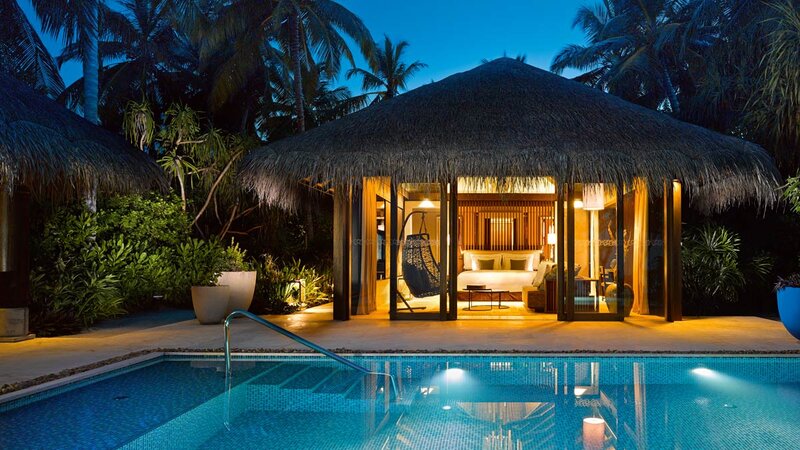 Malediven-Velaa-Private-Island-beach-pool-villa-zwembad