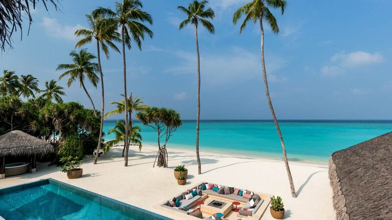 Malediven-Velaa-Private-Island-Nika-Residence-by-Patricia-Urquiola-zwembad