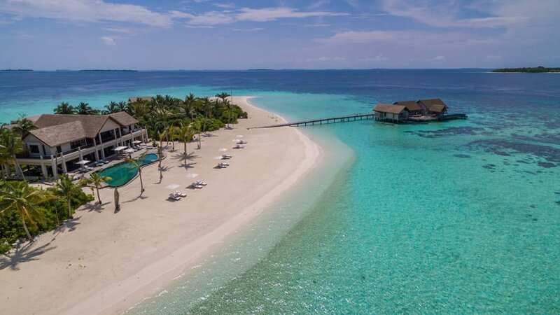 Malediven-Voavah-eiland-Four-Seasons-Baa-Atoll-resort-luchtfoto