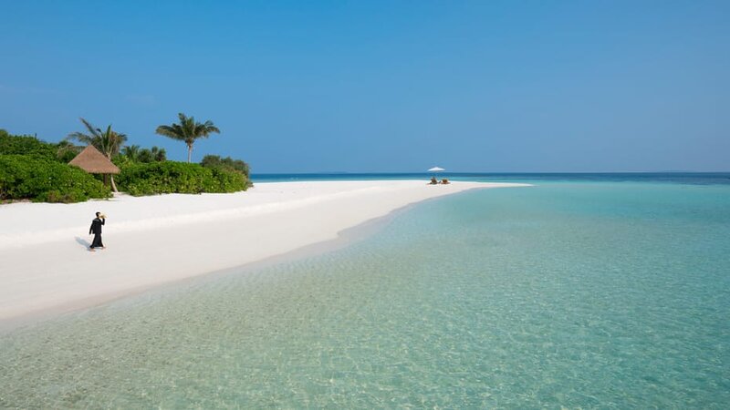 Malediven-Voavah-eiland-Four-Seasons-Baa-Atoll-strand-ober