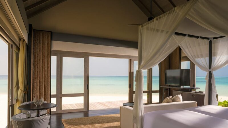 Malediven-Voavah-eiland-Four-Seasons-Baa-Atoll-three-bedroom-beach-villa