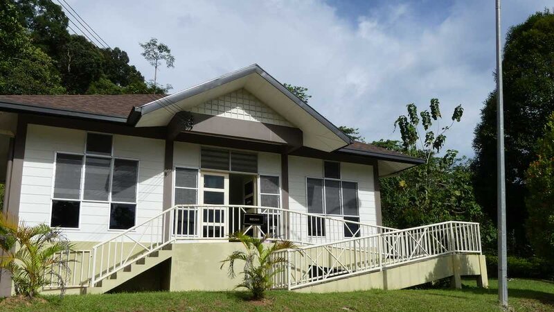 Maleisië-Deramakot-Forest-Reserve-Deramakot-Forest-Lodge-hoofdgebouw