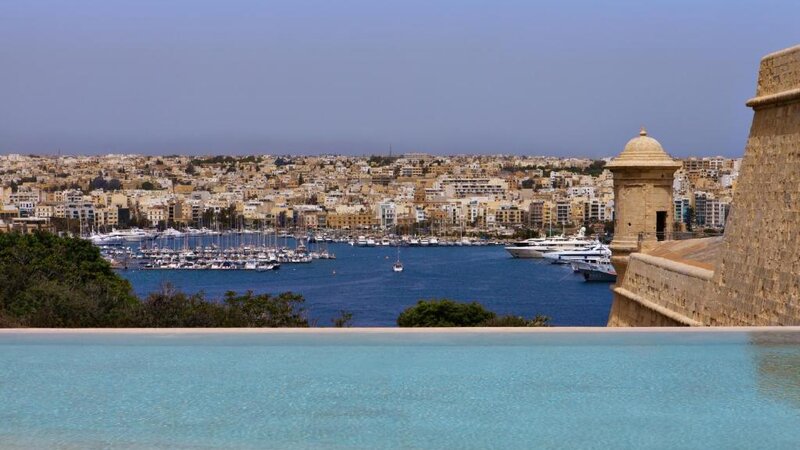 Malta-Valetta-The Phoenicia-uitizcht zwembad