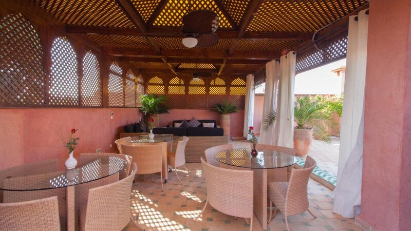 Marokko-Marrakesh-Le-Perroquet-Bleu-Pink-Room