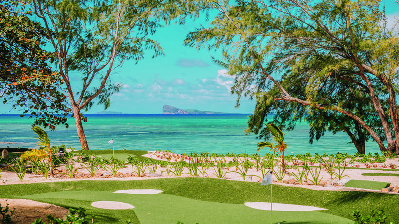 Mauritius-Beachcomber-Le-Canonnier-hotel-minigolf