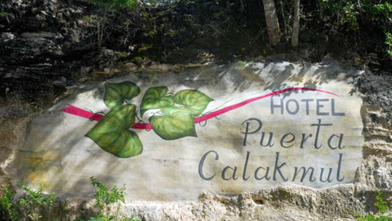 Mexico-Yucatan-Calakmul-Hotels-Hotel-Puerta-Calakmul-welkomstbord