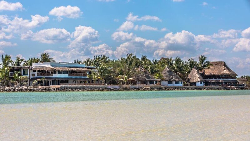 Mexico-Yucatan-Isla-Holbox-Hotels-Las-Nubes-de-Holbox-hutten-zeezicht