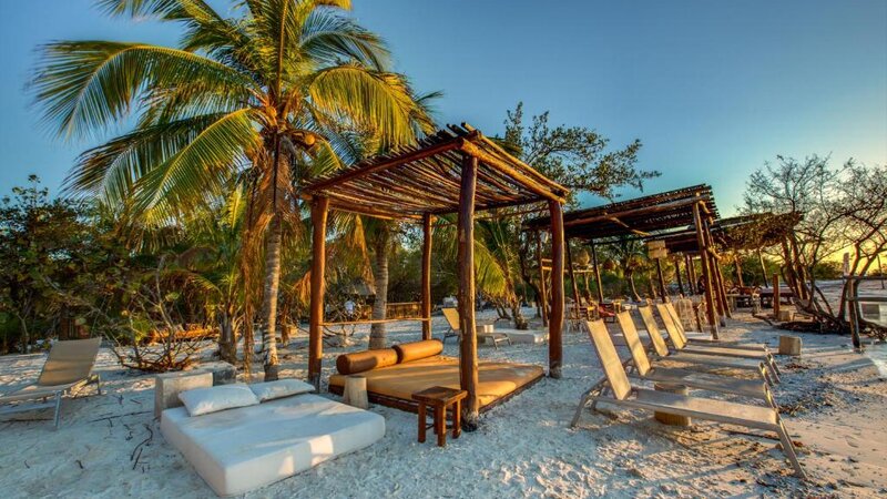 Mexico-Yucatan-Isla-Holbox-Hotels-Las-Nubes-de-Holbox-strand-2