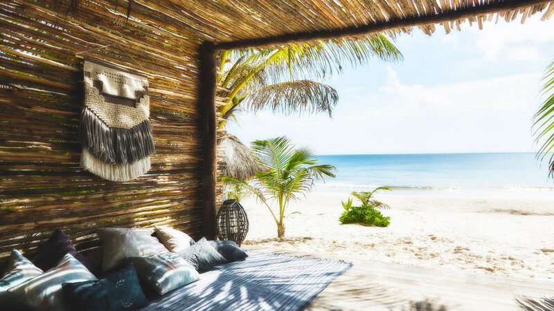 Mexico-Yucatan-Riviera-Maya-Hotels-Nomade-Tulum-ligbedden-cabana
