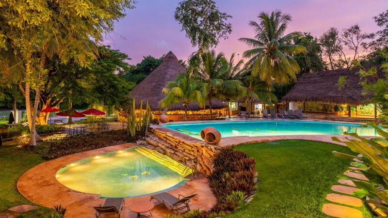 Mexico-Yucatan-Uxmal-Hotels-The-Lodge-Uxmal-zwembad-avond