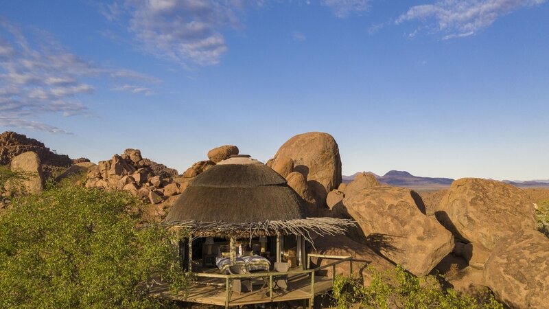 Namibie-Damaraland-Mowani-Camp-hutje-exterieur