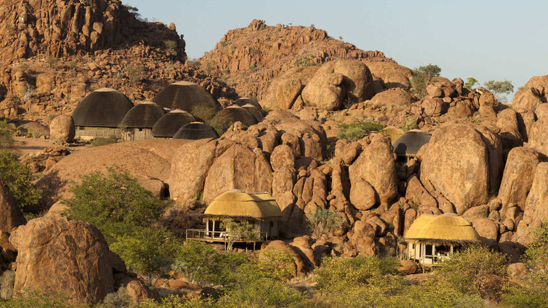 Namibie-Damaraland-Mowani-Camp-hutjes-exterieur