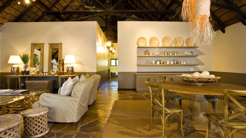 Namibie-Etosha-East-hotel-Mushara Lodge-kamer-luxe