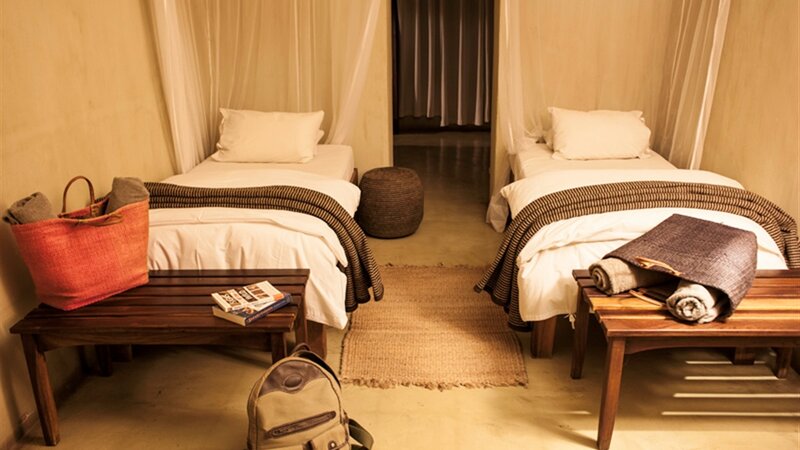 Namibie-Etosha-East-hotel-Onguma Bush Camp-Hut-Interieur-1