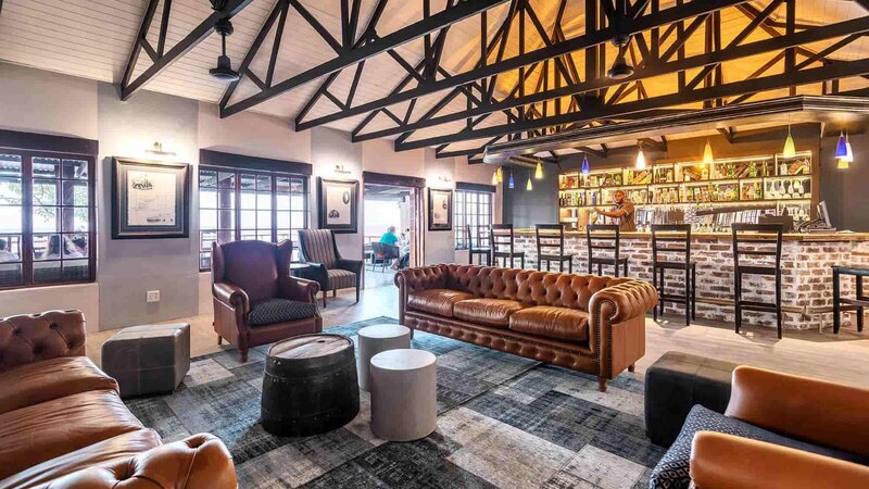 Namibie-Etosha-south-hotel-Etosha Safari-Lodge-lounge