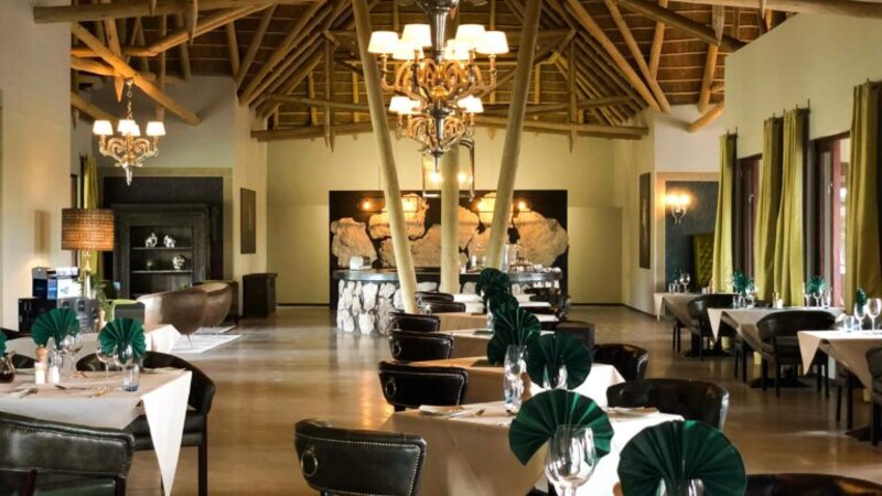 Namibie-Etosha-West-hotel-Etosha Oberland Lodge-restaurant