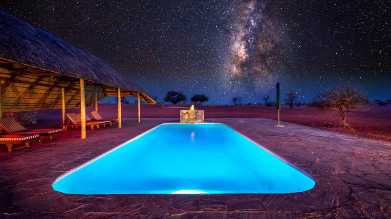 Namibië-Kalahari-Bagatelle-Kalahari-Lodge-zwembad