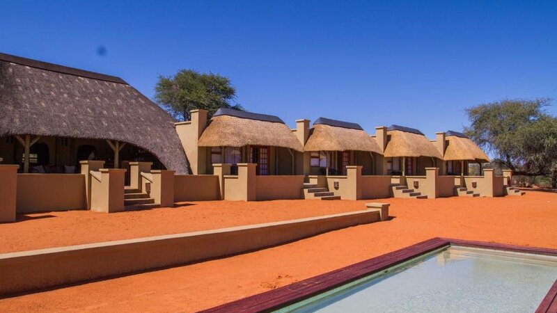 Namibie-kalahari-hotel-Intu Afrika Zebra Lodge-huisje-1
