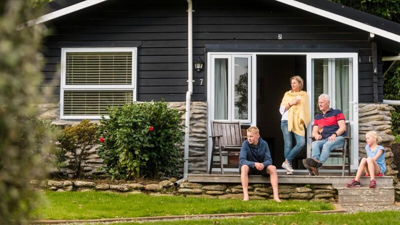 Nieuw-Zeeland-Marlborough-Hotels-Furneaux Lodge-cottage-familie
