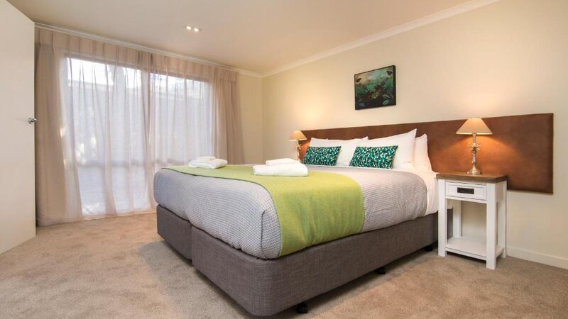 Nieuw-Zeeland-Marlborough-Hotels-Furneaux Lodge-cottage-slaapkamer