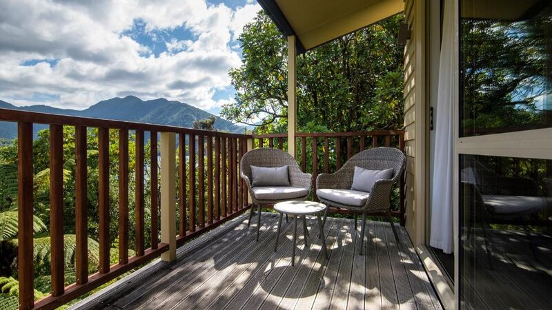 Nieuw-Zeeland-Marlborough-Hotels-Punga Cove Resort-Deluxe Suite terras 2