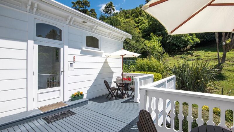 Nieuw-Zeeland-Marlborough-Hotels-Sennen House-terras