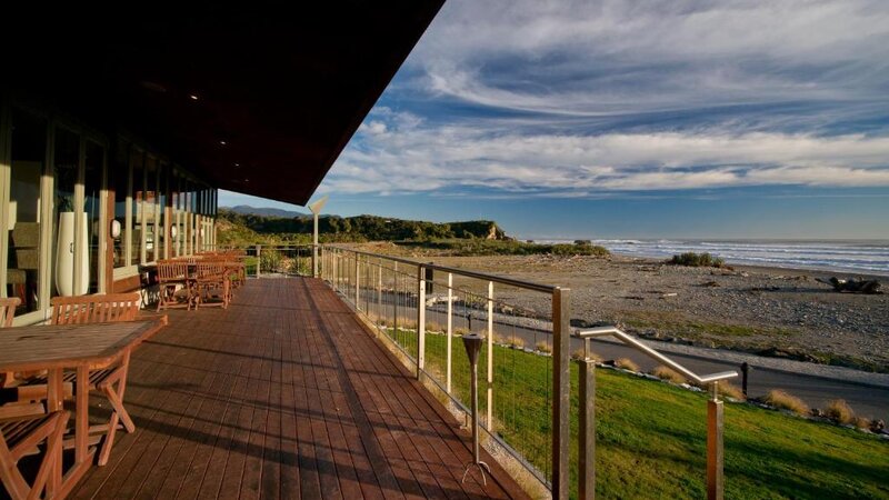 Nieuw-Zeeland-westcoast-hotel-Scenic Hotel Punakaiki-terras