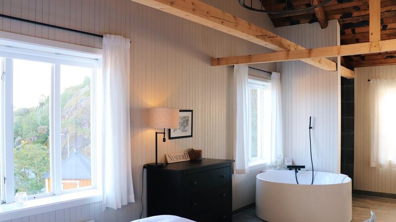 Noord-Noorwegen-Lofoten-Nusfjord-Arctic-Resort-badkamer-1