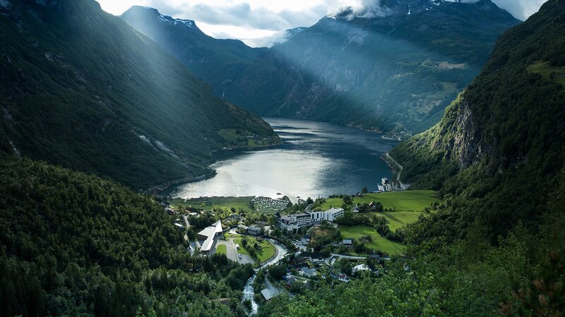 Noorwegen-Fjord-Noorwegen-Hotel-Union-Geiranger-luchtfoto-fjord