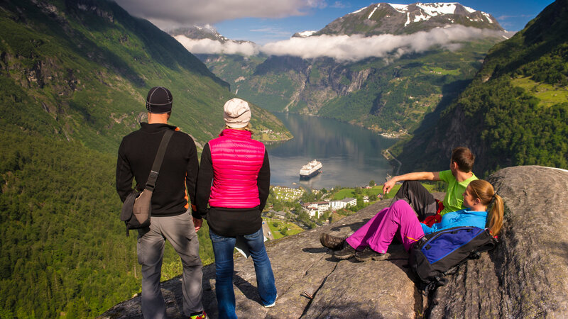 Noorwegen-Fjord-Noorwegen-streek-Geiranger-familie-VisitNorwaycom
