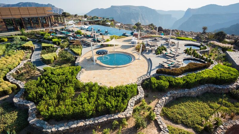 Oman-bergen-Anantara Al Jabal Al Akhdar resort-helikopterview