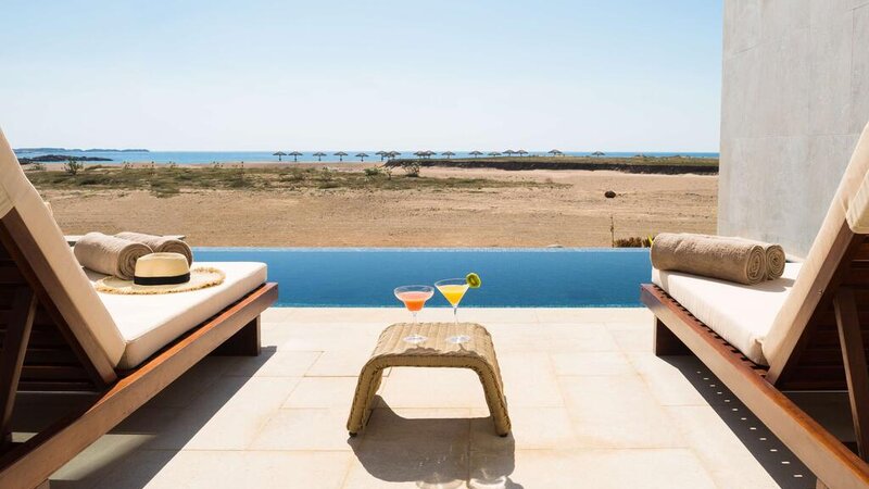 Oman-Dhofar Salalah-Alila Hinu Bay-zwembad en cocktail