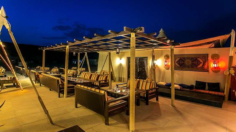 Oman-woestijn-Desert Nights Camp-two dune restaurant