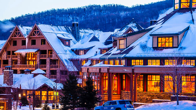 Oost-USA-Vermont-Stowe Mountain Lodge-Buitenzijde-Sneeuw