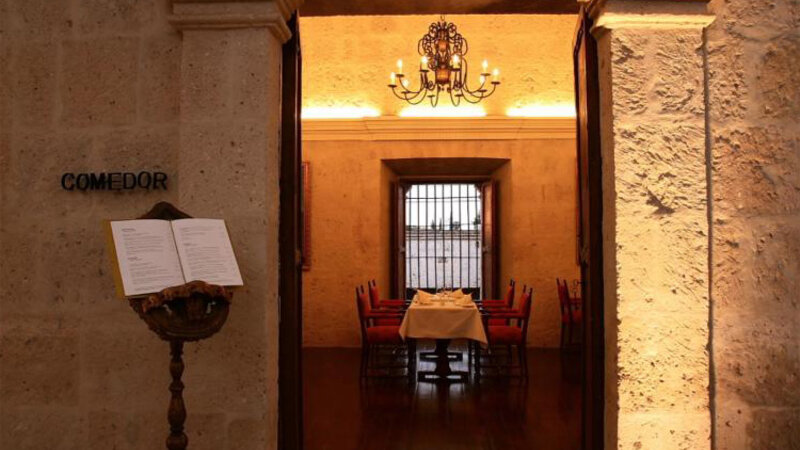 Peru-Arequipa-Casa-Andina-Premium-Arequipa-Binnenplein-Restaurant