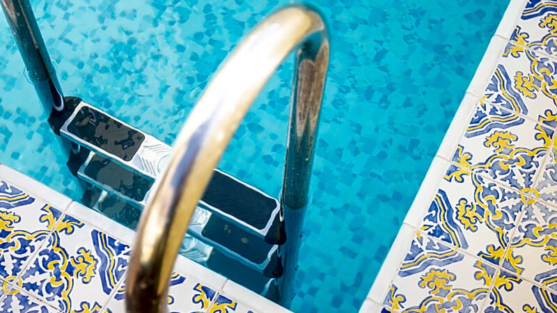 Portugal-Porto-Hotel-Infante-Sagres-detail-trap-zwembad