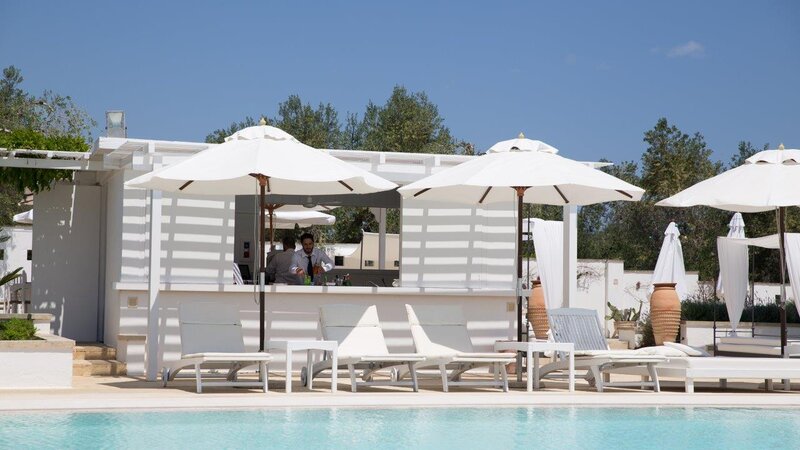 Puglia-Adriatische-Kust-Tenuta-Centoporte-zwembad-poolbar