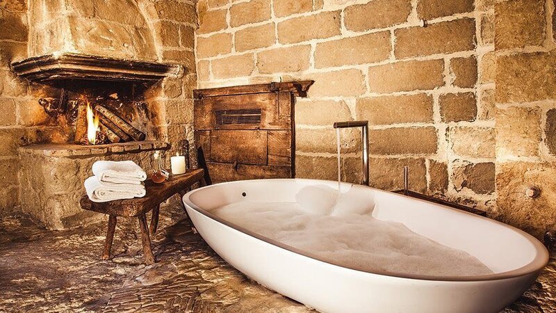 Puglia-Basilicata-Sextantio-Le-Grotte-Della-Civita-badkamer-2