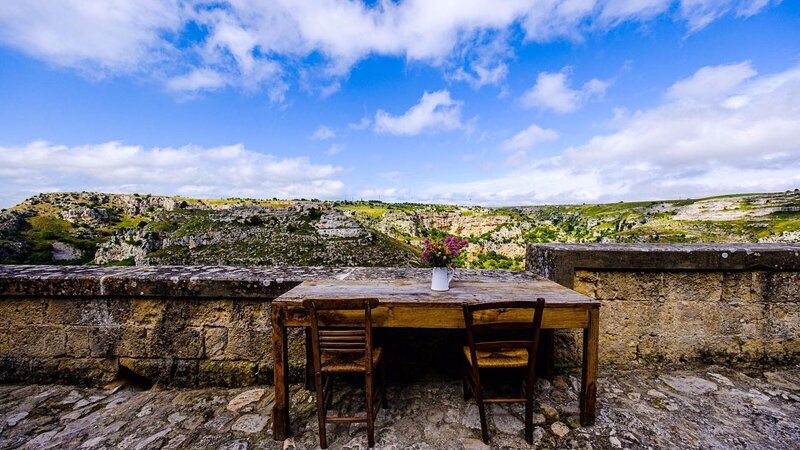 Puglia-Basilicata-Sextantio-Le-Grotte-Della-Civita-tafel-uitzicht