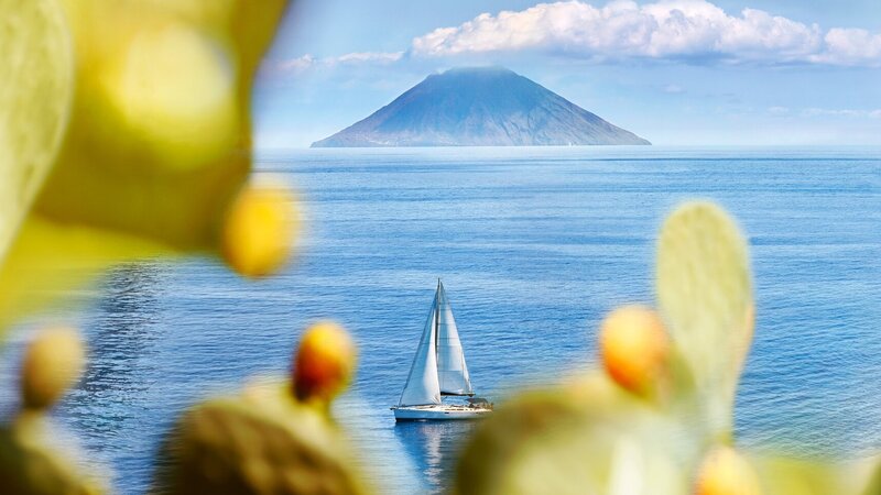 rsz_1rsz_sicilie-eolische-eilanden-uitzicht-stromboli-vanaf-salina