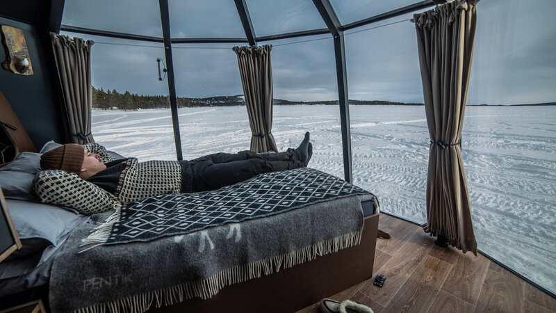rsz_finland-lapland-ivalo-wilderness-hotel-nangu-lake-inari-aurora-hut-slaapkamer[1]