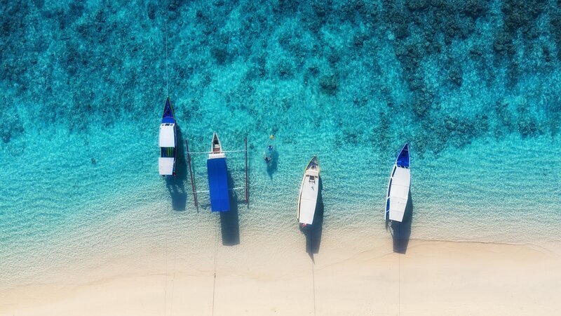 rsz_indonesië-gili-eilanden-strand-met-bootjes