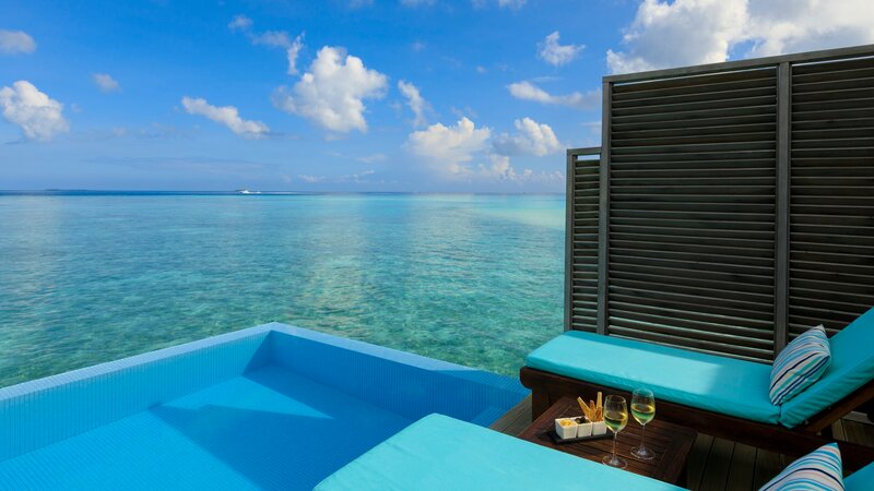 rsz_malediven-south-malé-atoll-velassaru-water-bungalow-met-zwembad
