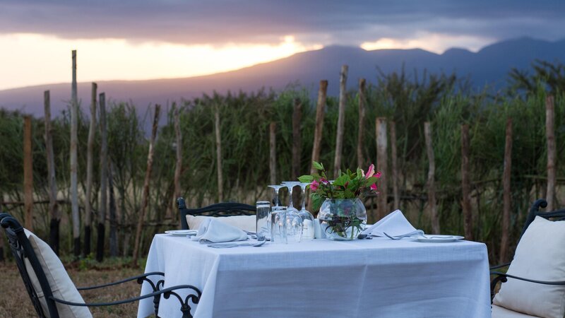 rsz_tanzania-ngorongoro-oldeani-mountain-lodge-romantisch-diner-2