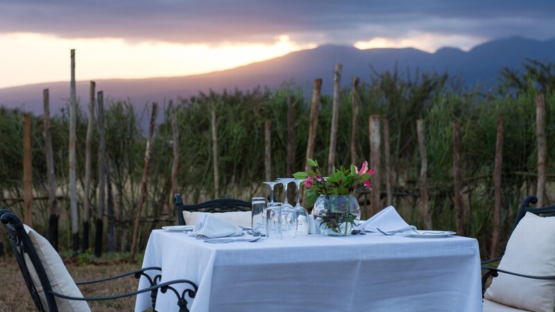 rsz_tanzania-ngorongoro-oldeani-mountain-lodge-romantisch-diner-2