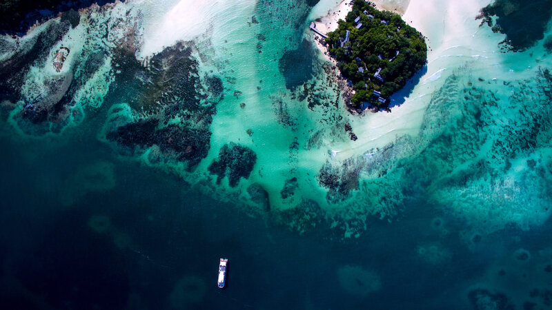 Seychellen-Cruises-Variety-Cruises-Pegasos-luchtfoto-boot-eiland