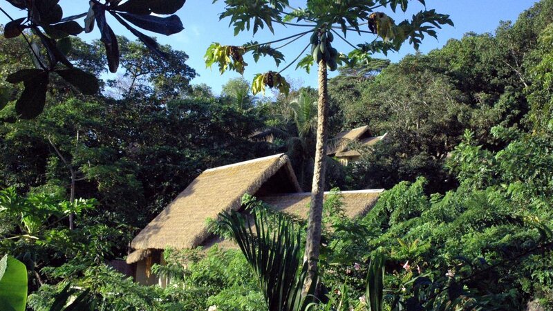 Seychellen-La-Digue-Domaine-de-l'Organeraie-Villa-de-Charme-exterieur